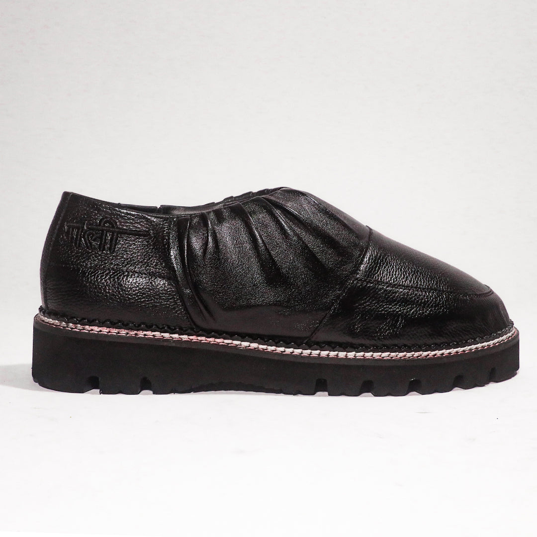 The Traveller - Fantasia Pink