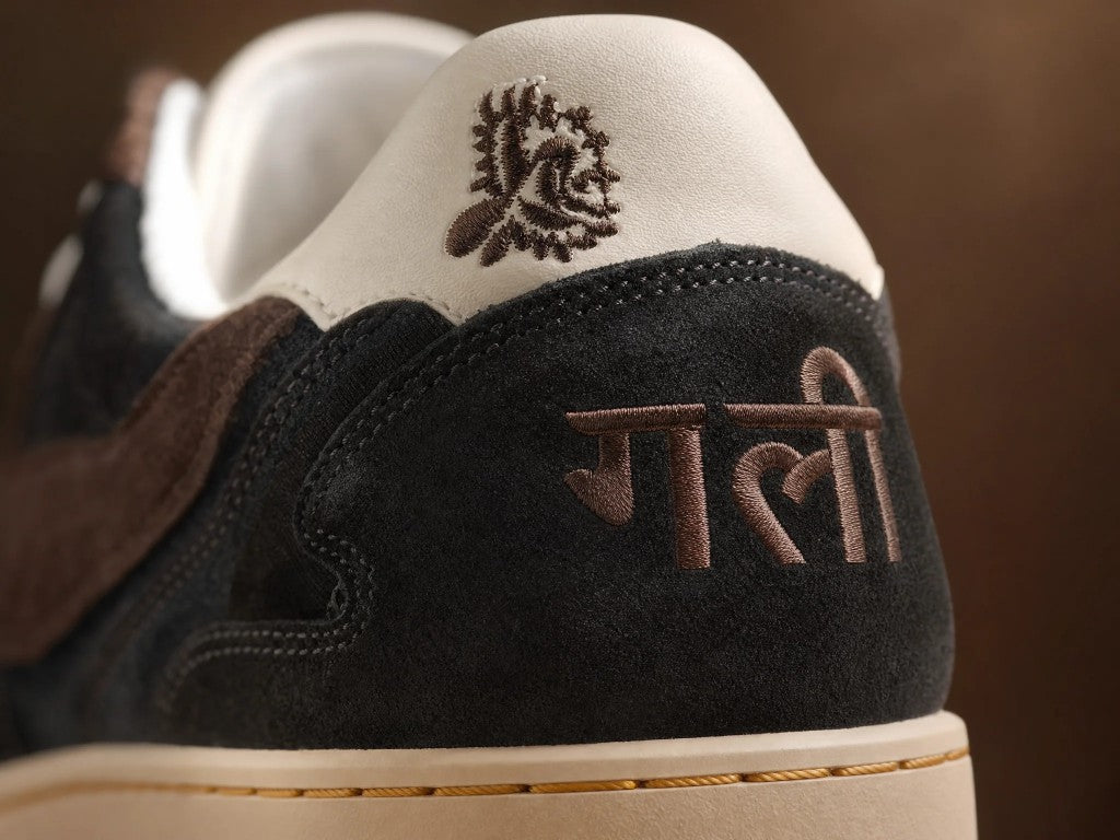 Signature back tab with गली embroidery